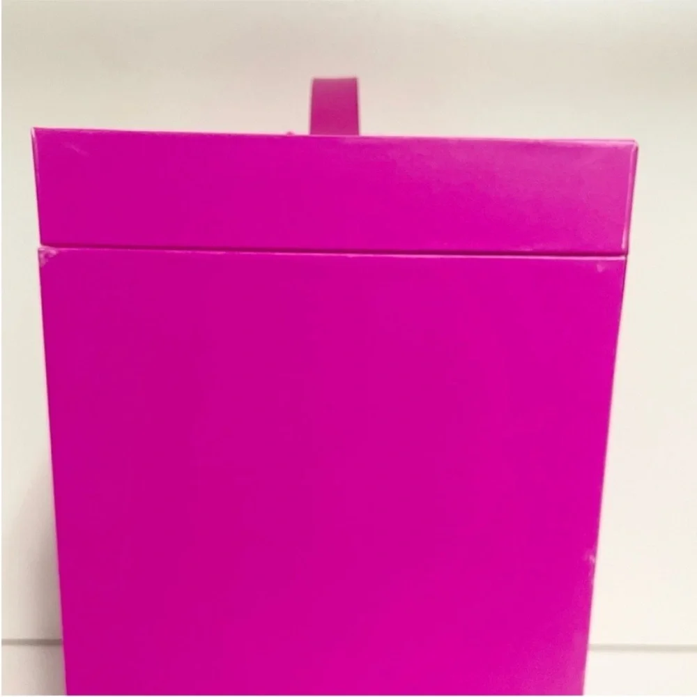 Valentino beauty limited gift box 2024 Christmas - Picture 10 of 13